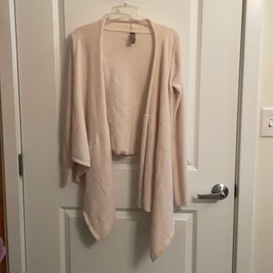 Barefoot dreams super cozy light peach  shawl!